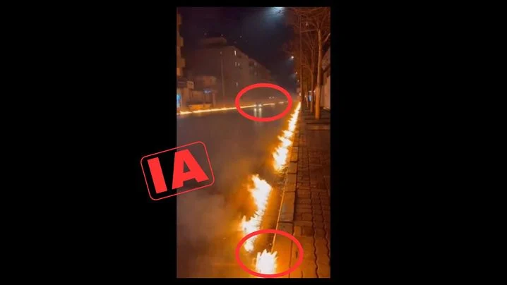 Les mouvements des flammes et le passage des voitures à intervalle régulier trahissent l'usage de l'intelligence artificielle.