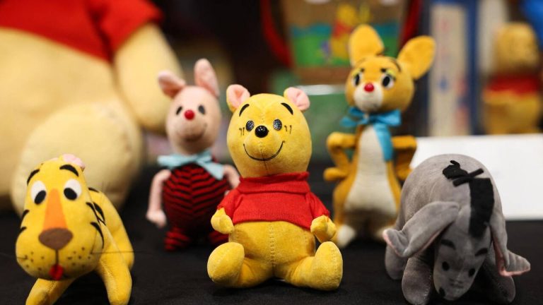 Winnie l'ourson célèbre fête son centenaire : un siècle d'aventures et d'amitié