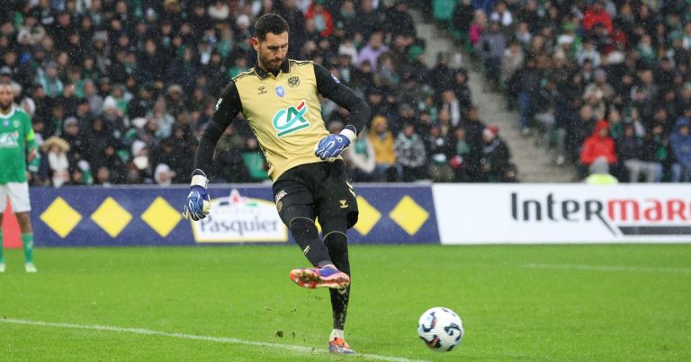 AS Saint-Etienne et Grenoble font match nul 0-0 lors de la 27e journée de Ligue 2