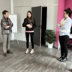 Villefranche-de-Rouergue : la sous-préfète échange avec 'Tout le monde contre le cancer'