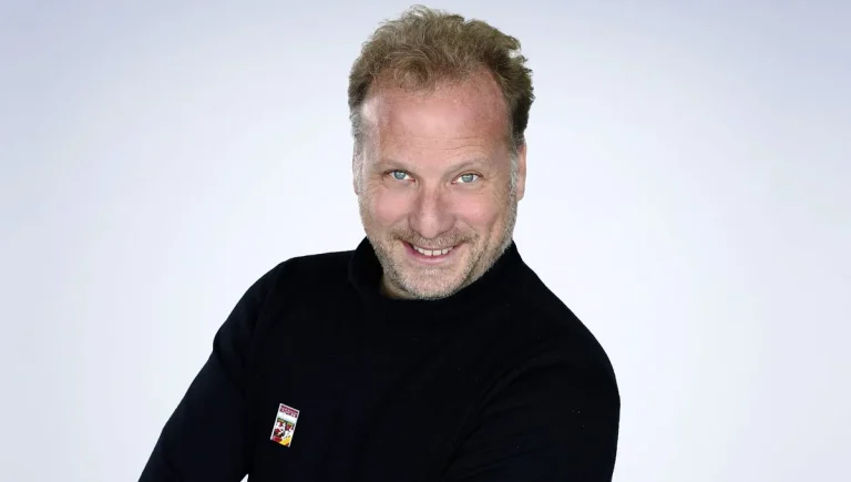 Thomas Croisière quitte France Inter avec humour et mélancolie