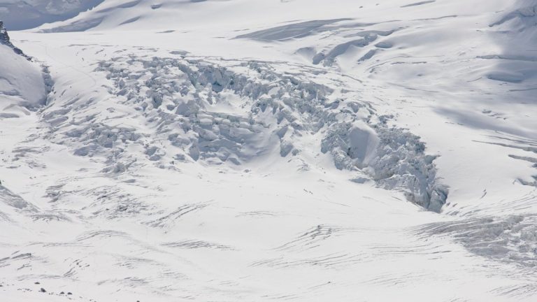 Un skieur de randonnée de 21 ans retrouvé mort après avoir chuté et perdu connaissance