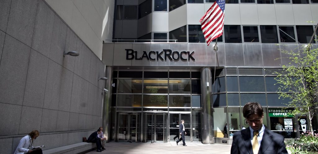 BlackRock atteint des niveaux record d'encours et de collecte en 2023