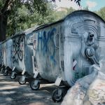 Une petite fille de quelques jours retrouvée dans un local à poubelles se porte bien.