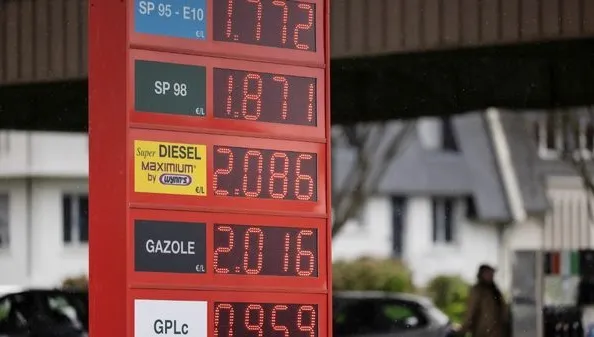 Vrai ou faux : les stations-service ont-elles augmenté leurs prix durant la guerre au Moyen-Orient ?