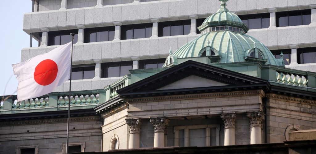 La Banque du Japon maintient ses taux d'intérêt inchangés malgré les pressions économiques.