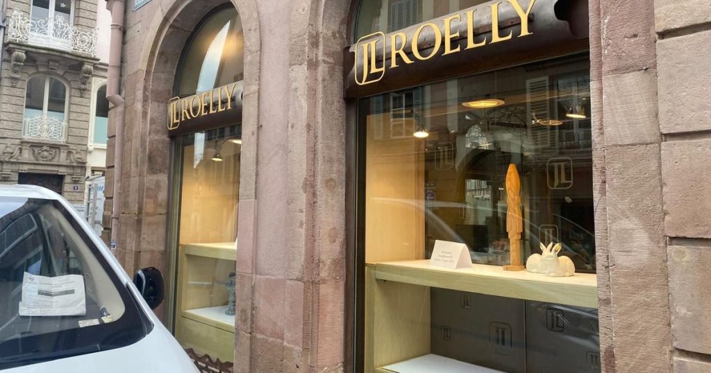 Colmar : cambriolage à la voiture-bélier d'une bijouterie, des créations en or volées