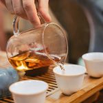 Thé : avantages et inconvénients à connaître pour une consommation éclairée