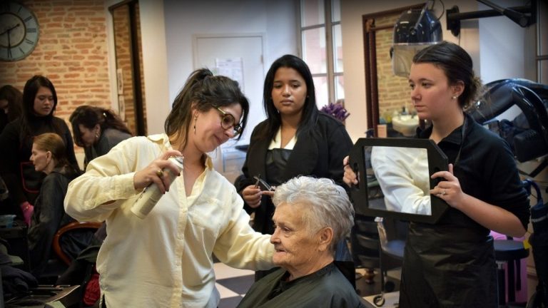 Votez pour Suzanne, candidate du Tarn-et-Garonne au Concours national de coiffure Miss Grand-mère 2026