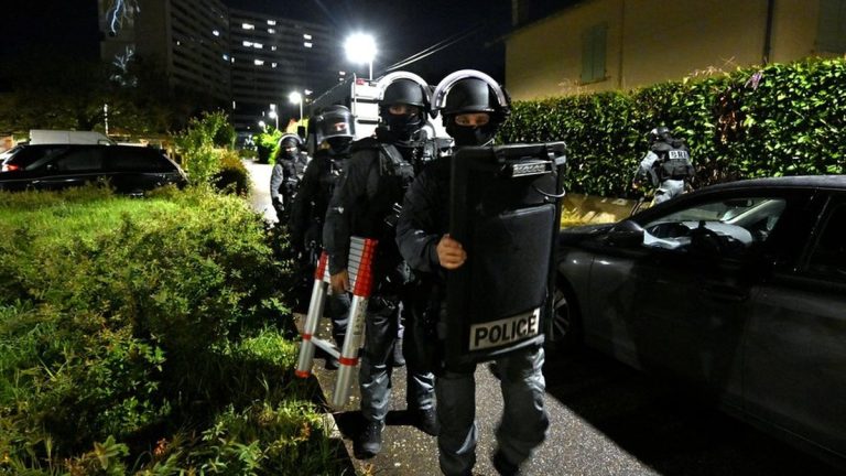 Il menace de se suicider avec une arme : un hôtel évacué en pleine nuit, le RAID prêt à intervenir