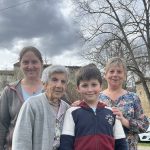 PORTRAIT. Qui est cette agricultrice centenaire qui répare sa maison en montant sur le toit ?