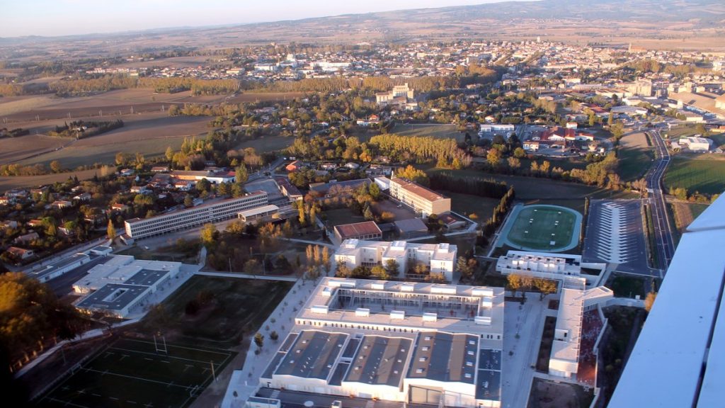 Un lycéen de 17 ans s'effondre en cours de sport dans l'Aude : une tragédie bouleversante