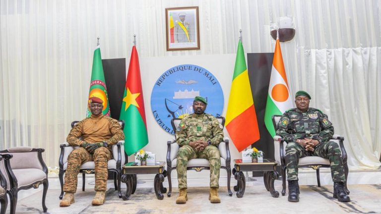 Revue de presse Afrique : Focus sur la guerre oubliée du Sahel