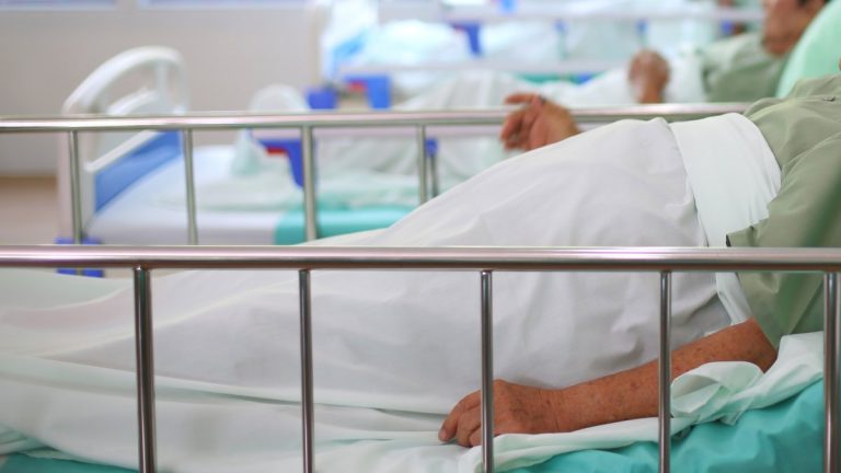 Des patients opérés avec du matériel non stérilisé à l’hôpital découvrent la vérité trois semaines après