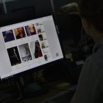 Pornhub, Stripchat, XNXX et XVideos critiqués par la Commission européenne sur la protection des mineurs