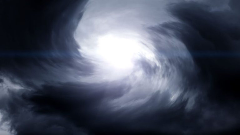 Un cyclone tropical frappe le pays avec des vents à 200 km/h, trois usines arrêtent leur activité