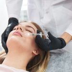 Une influenceuse mise en examen après la mort d'une cliente suite à une injection d'acide hyaluronique