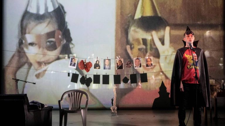 Edouard Louis révolutionne la Comédie de Genève en critiquant Chirac, Macron et d'autres