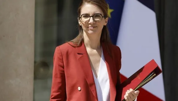 Aurore Bergé a-t-elle vraiment déclaré qu'on pouvait faire 50 pleins avec 100 euros ?