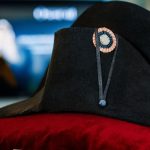 Un bicorne de Napoléon Ier sorti de l'oubli bientôt exposé au château de Chantilly - ICI