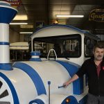 Depuis 26 ans, il répare le petit train de cette commune touristique dans son garage