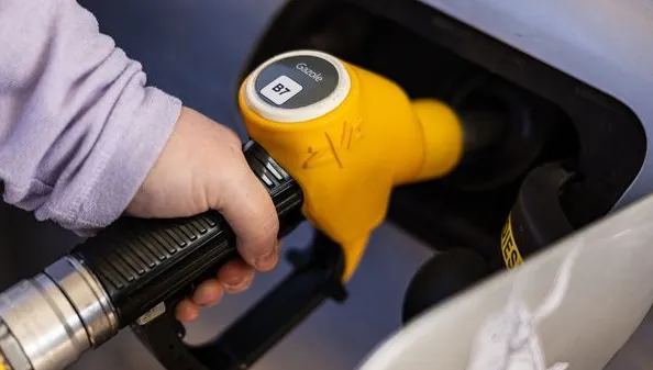 Éric Coquerel (LFI) demande si bloquer les prix du carburant est réellement possible