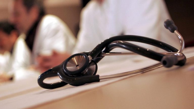 Un homme décède d'une crise cardiaque foudroyante deux heures après sa sortie de l'hôpital