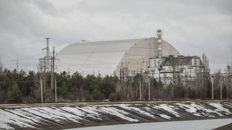 Guerre en Ukraine : coût de la réparation du sarcophage de Tchernobyl endommagé par un drone