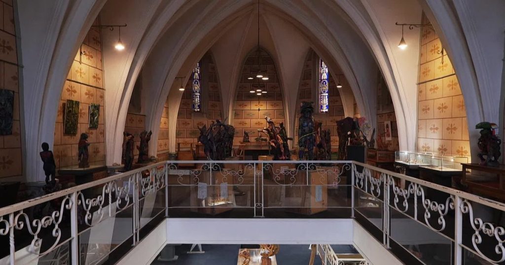 VIDÉO - Une ancienne chapelle se transforme en galerie d’art à 50 ans