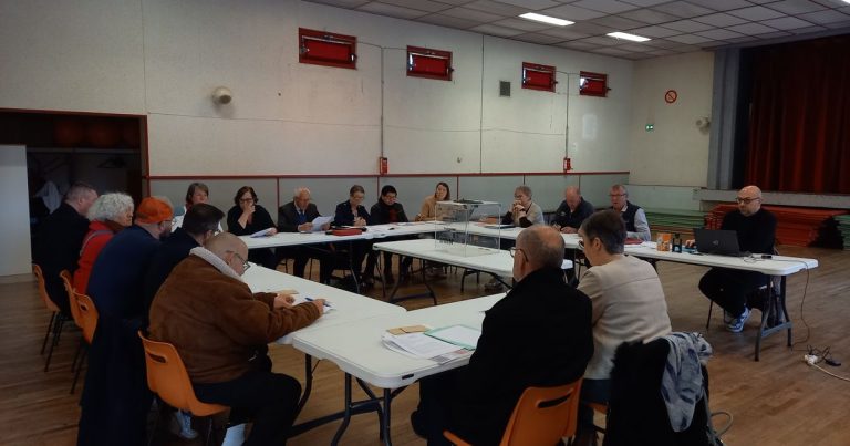 Municipales 2026 : le maire de Plouasne réélu après l'égalité des listes dans un contexte tendu