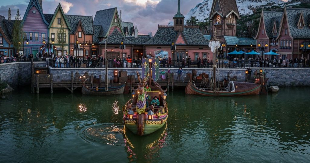 EN IMAGES - Le village de 'La Reine des Neiges' : nouvelle attraction à Disneyland Paris