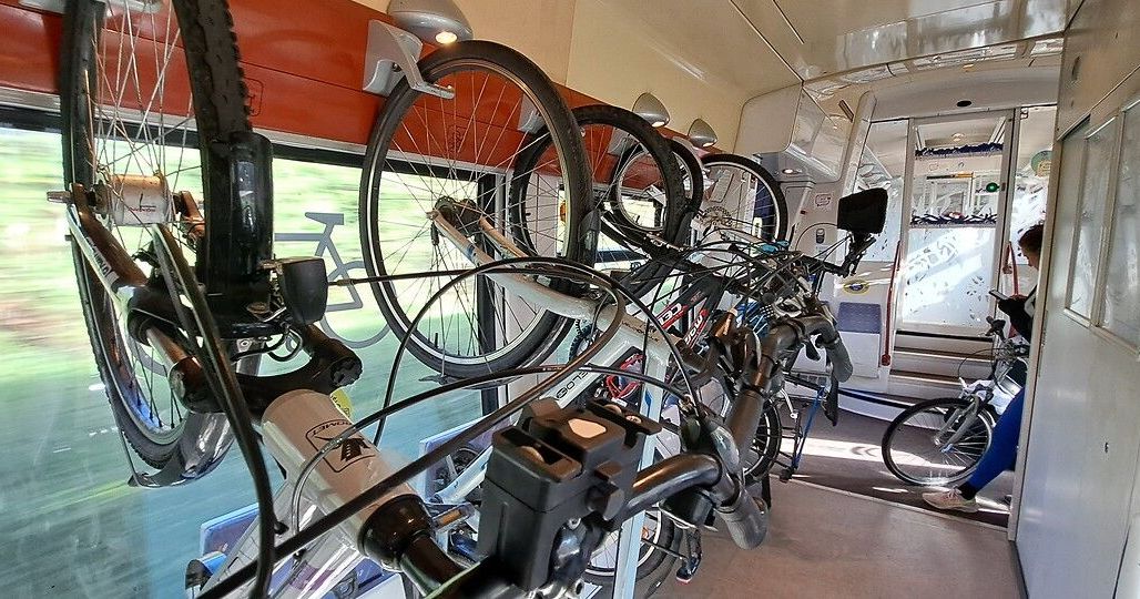 Réservation des emplacements vélos dans les trains TER Aléop en Pays de la Loire dès le 2 avril