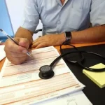 Arrêts maladie : le gouvernement prévoit des mesures pour contrer une dérive financière