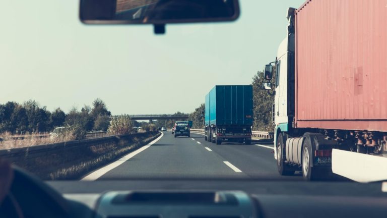 Opération escargot en Aveyron : par où vont passer les transporteurs qui dénoncent le prix du carburant, mardi matin ?
