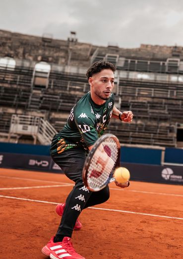 Entre deux performances, le demi-centre Lou Derisbourg n’a pas manqué d’encourager ses coéquipiers.