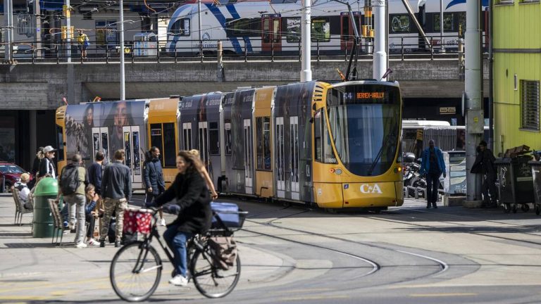 Les tarifs des transports publics augmenteront de 3,9 % en décembre selon Le Temps.