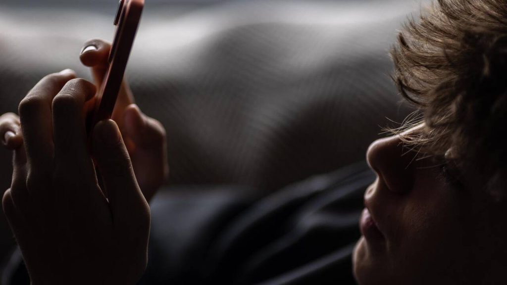 Daniele Zullino, addictologue : « Notre cerveau n'est pas préparé à tant de stimuli »