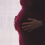 Une mère a des relations avec des jumeaux : l'identité du père du bébé reste incertaine