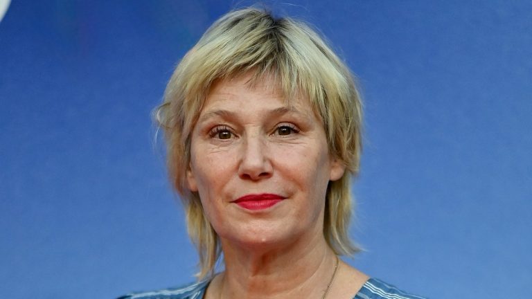 À 57 ans, Maïtena Biraben découvre son autisme : un choc qui met en lumière l'absurdité des dirigeants RN!