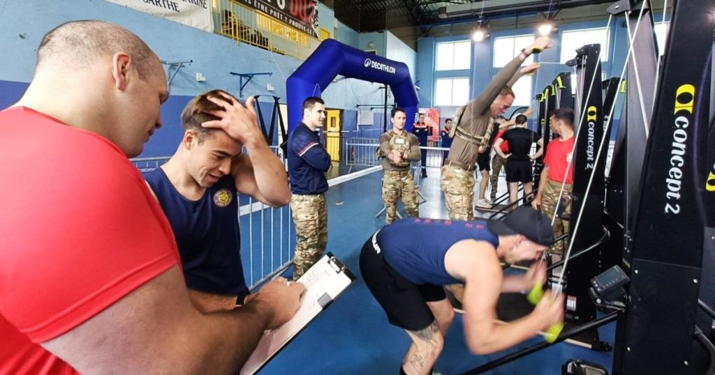 Soulevé de pneus, jerricans d'eau et sacs de sable... Quand le 2eRIMa de Champagné fait son "Hyrox" - ICI