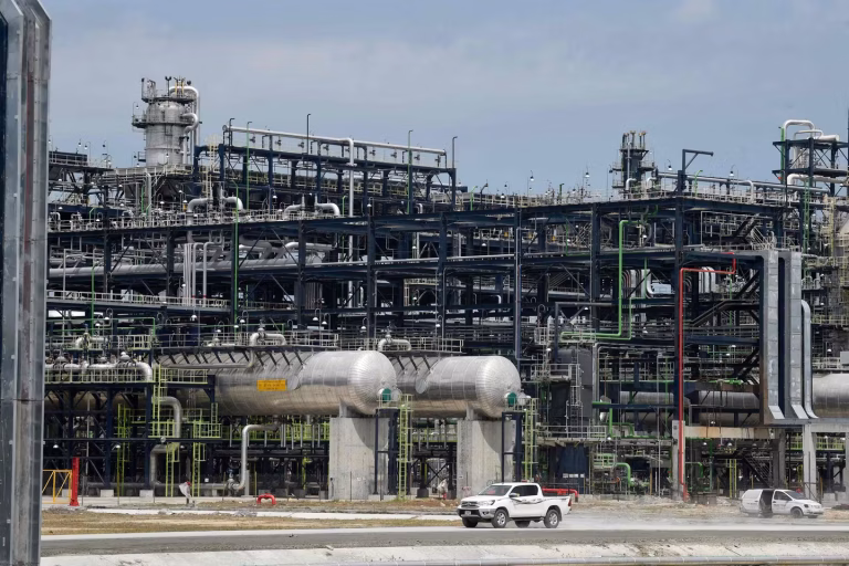 Raffinerie d'Aliko Dangote au Nigeria : production maximale face aux pénuries