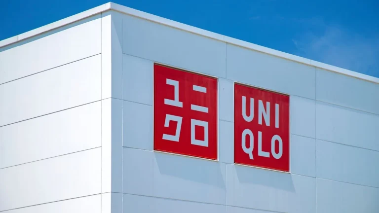 Ce modèle Uniqlo à moins de 30 euros remplace la jupe en jean pour le printemps 2026