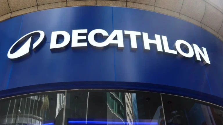 Ce pantalon Decathlon, plus confortable qu’un jean, s'impose dans les dressings printemps 2026