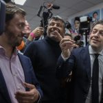 Benoît Payan avec Arnaud Drouot, son directeur de campagne, et Ahmed Heddadi. (Photo : Emilio Guzman)