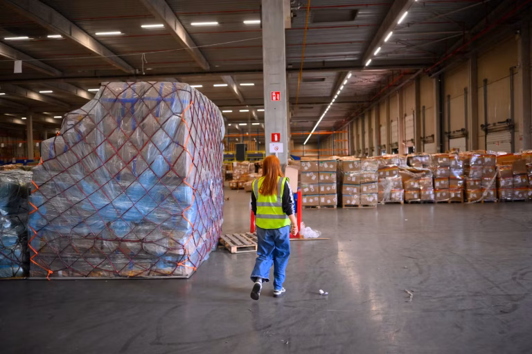 La France impose une taxe sur la fast-fashion avant que l'Europe ne suive