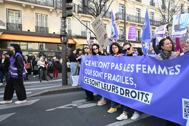 Menace sur les droits des femmes : l'impact croissant du masculinisme en débat