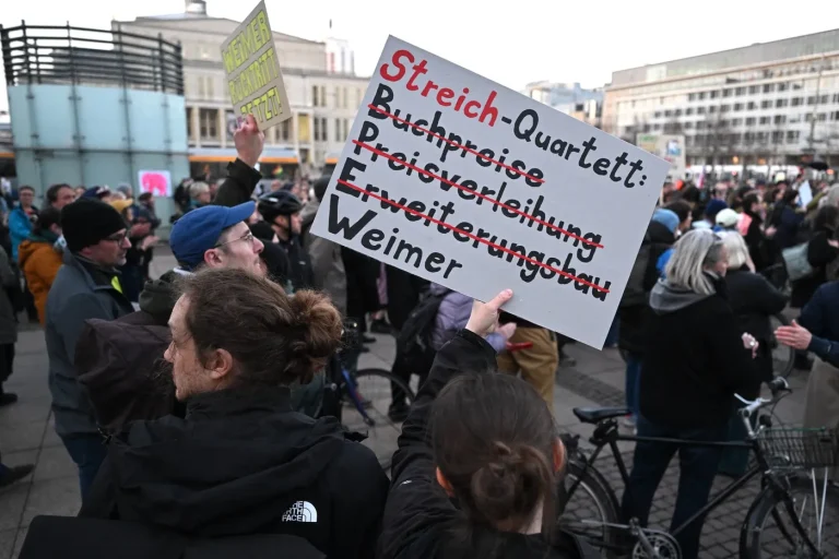 Allemagne : le secrétaire d'État à la culture critiqué pour contrôle idéologique et autocensure