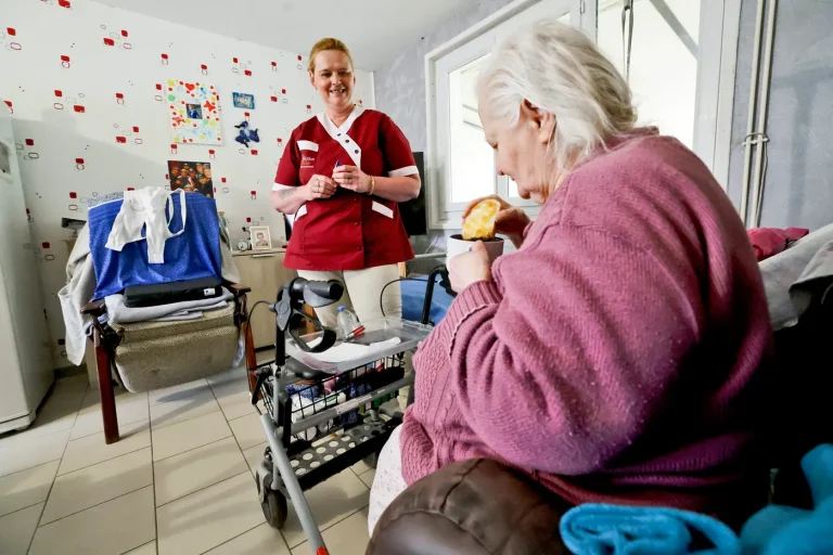 Aide à domicile : l'État refuse encore d'augmenter les salaires des employés