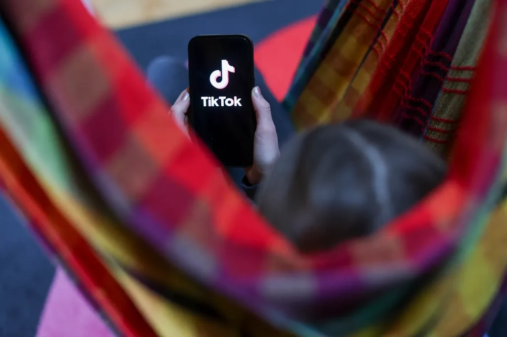 Le ministre de l'Éducation signale TikTok à la justice pour des contenus problématiques