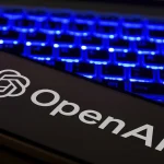 ChatGPT : le report indéfini de l'autorisation des conversations érotiques